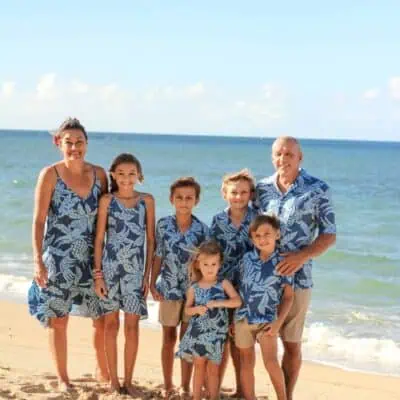 142.Blue Family Group Beach Closed eyes